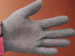 Chainmail Gloves: Cut and Puncture Resistance